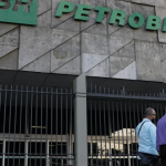 Com alívio da guerra, Petrobras reduz preço do querosene de aviação